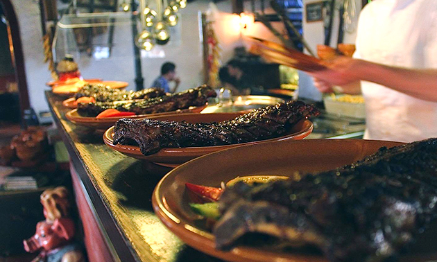 Farmer´s Steakhouse, Steak naar keuze + stokbrood + salade Farmer´s Steakhouse, Steak naar keuze + stokbrood + salade